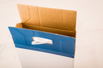 Packages with pull-out handles